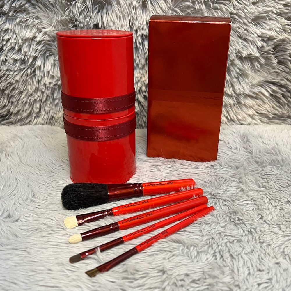 MAC Enchanting Vermillion Collection 5pc Brush Set